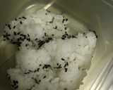 A picture of step 3 of Salmon Omusubi (Rice Ball).