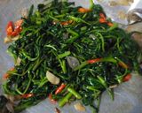 Foto langkah ke 4 dari resep 327. Tumis Kangkung Saus Tiram.