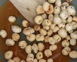 A picture of step 3 of मखाना/Foxnut pops.