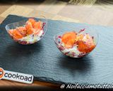 Foto del passaggio 7 della ricetta Finger Food - Coppetta di salmone bicolore con insalata di radicchio e salsa allo yogurt
