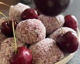 صورة لخطوة 1 من وصفة كرات طاقة بالكرز