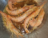Foto del paso 3 de la receta: Arroz meloso de pulpitos, gambas langostineras y rovellones