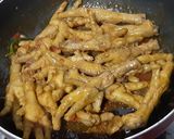 Foto langkah ke 4 dari resep Gongso Ceker ala Yumna.