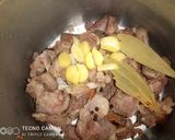 A picture of step 2 of Shaljam gosht.