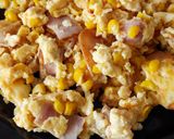 Foto del paso 5 de la receta: Huevos revueltos con maíz, jamón y queso