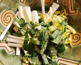 Hình bước làm 4 của món Bún Gà Nấm Nấu Gừng