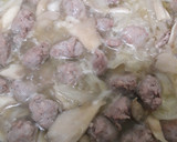 Foto del paso 6 de la receta: Butifarra "esparracada" encebollada con gírgolas a la sidra