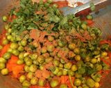 A picture of step 6 of Carrot Peas curry.