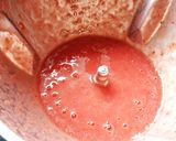 Une image de l'étape 2 de Bavarois aux fraises 🍓 coeur aux fruits rouges 😋.