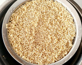 Foto del paso 1 de la receta: Quiche de espinacas y queso feta en base crujiente de quinoa