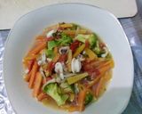Foto langkah ke 5 dari resep Cah brokoli wortel seafood.