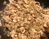 Foto del paso 3 de la receta: Espaguetis en salsa con ternera y champiñones 🍄