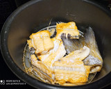 Foto del paso 2 de la receta: Crema de Salmón y Marisco en Olla Programable