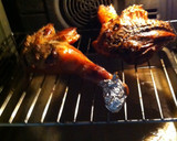 Foto del paso 7 de la receta: Cochinillo navideño al horno