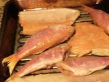 Bifes de salmón y trilla (salmonete) al horno
