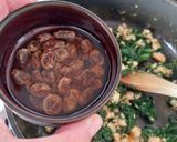 Foto del paso 6 de la receta: Merluza rellena de espinacas con langostinos y pasas