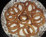 रिंग मुरुक्कू /कोदूबाले /रिंग चकली (Ring murukku /kodubale /ring chakli recipe in hindi) रेसिपी चरण 8 फोटो
