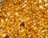 A picture of step 3 of Crunchy peanut sesame chocolate lolipops.