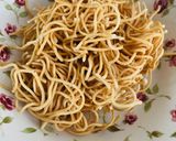 Gambar langkah 6 resipi Cantonese Fried Yee Mee.