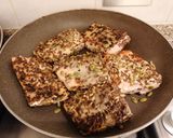 Foto del passaggio 3 della ricetta Salmone su letto verde