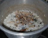 Foto langkah ke 2 dari resep Nasi Daun Jeruk Tumis Teri Cepokak Pedas.