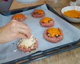 Foto del paso 4 de la receta: Nido de hamburguesa rellenos de champiñones y salsa Aurora