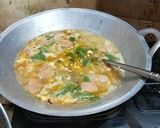 Foto langkah ke 5 dari resep Seblak Bandung ala Thesa.