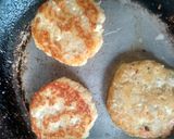 Foto del paso 7 de la receta: Tortitas de papa con queso