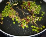 A picture of step 4 of Green Tea fried rice with salad.