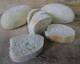 Foto del paso 1 de la receta: Torrijas de leche (al horno sin azúcar)