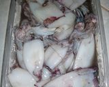 Foto langkah ke 1 dari resep Cumi Hitam Bumbu Iris.