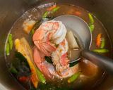รูปขั้นตอนการทำที่ 3 ของ ต้มยำกุ้งแบบใหม่แบบสับ