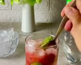 Foto langkah ke 3 dari resep Strawberry Mojito.