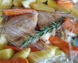 Csirke felsőcomb sütőzacskóban sütve répával, újkrumplival, rozmaringgal recept fázis 3 fotója