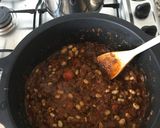 Foto del paso 1 de la receta: Arroz meloso de cocido con cebolla, morcilla y habitas baby