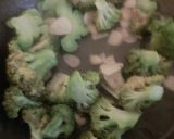 Foto langkah ke 3 dari resep Brokoli ca bawang putih.