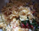 A picture of step 3 of Sookhi bhel.