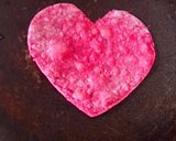 बीटरुट हार्ट शेप पिंक फुल्का (Beetroot heart shape pink fulka recipe in Hindi) रेसिपी चरण 5 फोटो