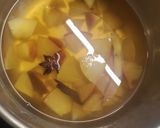 A picture of step 1 of Spiced apple tea🍎☕.