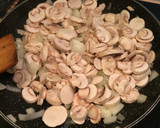Foto del paso 3 de la receta: Espagueti al huevo con salsa napolitana