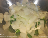 Foto del paso 2 de la receta: Acelgas, garbanzos y bacalao Skrei