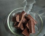 Foto del paso 5 de la receta: Galletas de nuez bañadas en chocolate y avellanas