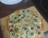 Foto del paso 2 de la receta: Pizza de atún, aceitunas negras y cebolla frita