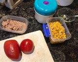 Foto del paso 1 de la receta: Ensalada atún tomate y algo más