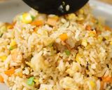 Foto langkah ke 5 dari resep Nasi Goreng Hong Kong.