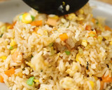 Foto langkah ke 5 dari resep Nasi Goreng Hong Kong.