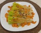Foto del paso 9 de la receta: Corazones de lechuga crujiente al fresco de albaricoque y tierra de olivas negras