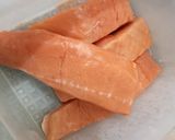 Foto langkah ke 1 dari resep Creamy Tuscan Salmon.