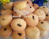 A picture of step 7 of Soft Cupcakes with raisins.