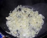 Foto del paso 2 de la receta: Patatas a la importancia con pollo (al horno de Mercadona)